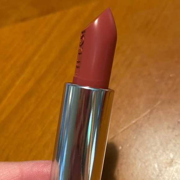 Kylie Jenner Lipstick Madeleine 💋 - Picture 6 of 16